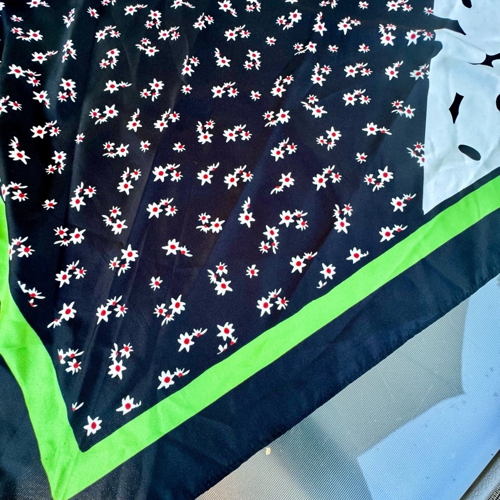 Parfois Black and Green Floral and Striped Patterned Triangular Scarf - Picture 4 of 8